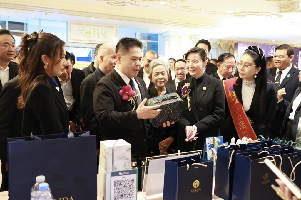 “วราวุธ” ปลุกพลัง SME ไทย งาน 45 ปี ดีพร้อม คพอ. ชู 3 นโยบายหลัก “เพิ่มความรู้-สร้างมาตรฐาน-เปิดทางสู่แหล่งทุน” สู้กติกาโลกใหม่