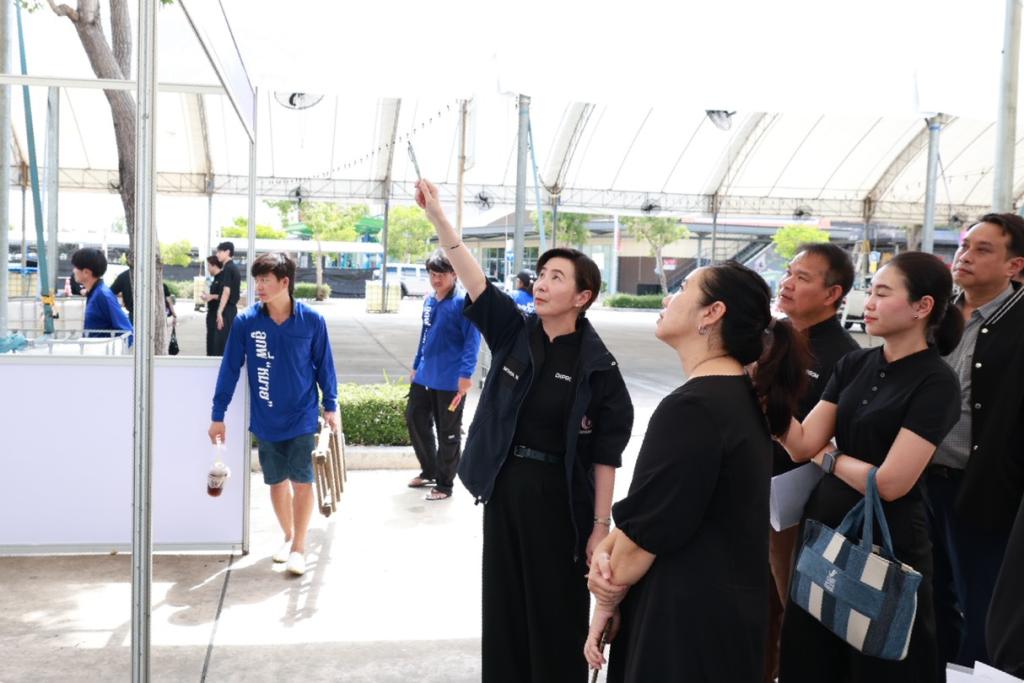 “อธิบดีณัฏฐิญา” ลุยเมืองอู่ทอง ตรวจความเรียบร้อย การเตรียมงานอุตสาหกรรมแฟร์ และกิจกรรมฝึกอาชีพ มุ่งเน้นเพิ่มศักยภาพ สร้างโอกาส สร้างรายได้ให้ชุมชน