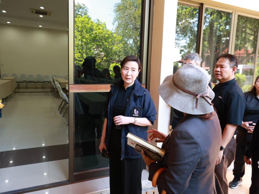 “อธิบดีณัฏฐิญา” ลุยเมืองอู่ทอง ตรวจความเรียบร้อย การเตรียมงานอุตสาหกรรมแฟร์ และกิจกรรมฝึกอาชีพ มุ่งเน้นเพิ่มศักยภาพ สร้างโอกาส สร้างรายได้ให้ชุมชน