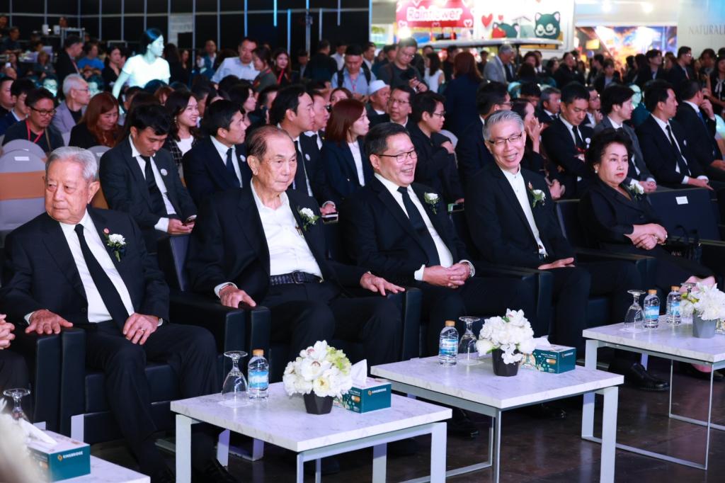 “ปลัดณัฐพล” ร่วมยินดีเครือสหพัฒน์ เปิดงาน “สหกรุ๊ปแฟร์ & เฟส ครั้งที่ 30” “อธิบดีณัฏฐิญา” เปิดเจรจาหาพันธมิตรร่วม ชวนสหพัฒน์ จัดมหกรรมสินค้า X อุตสาหกรรมแฟร์ ย้ำความร่วมมือภาครัฐ-เอกชน บูรณาการขับเคลื่อนเศรษฐกิจและหนุนผู้ประกอบการไทยอย่างต่อเนื่อง