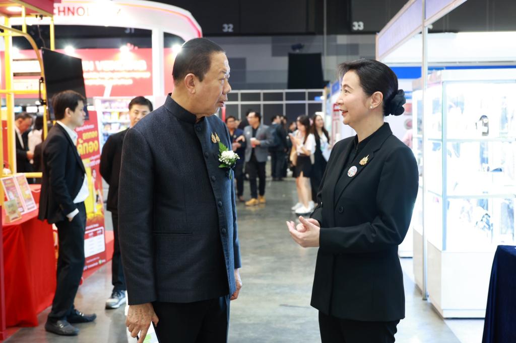 “ปลัดณัฐพล” ร่วมยินดีเครือสหพัฒน์ เปิดงาน “สหกรุ๊ปแฟร์ & เฟส ครั้งที่ 30” “อธิบดีณัฏฐิญา” เปิดเจรจาหาพันธมิตรร่วม ชวนสหพัฒน์ จัดมหกรรมสินค้า X อุตสาหกรรมแฟร์ ย้ำความร่วมมือภาครัฐ-เอกชน บูรณาการขับเคลื่อนเศรษฐกิจและหนุนผู้ประกอบการไทยอย่างต่อเนื่อง