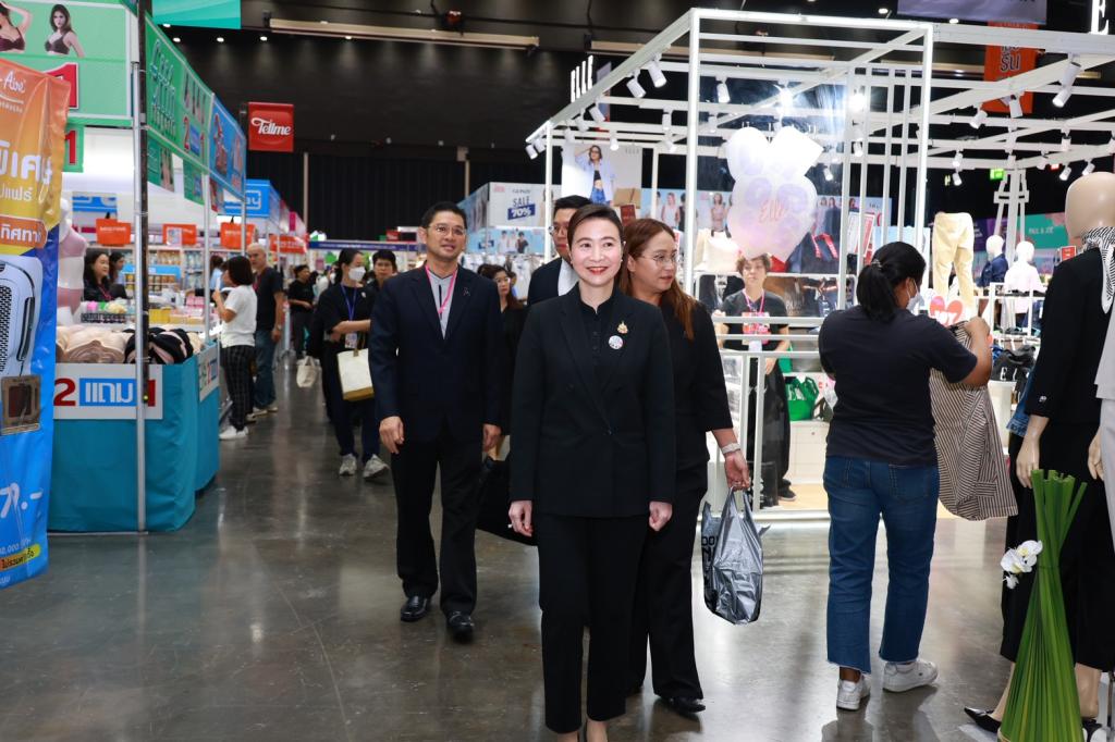 “ปลัดณัฐพล” ร่วมยินดีเครือสหพัฒน์ เปิดงาน “สหกรุ๊ปแฟร์ & เฟส ครั้งที่ 30” “อธิบดีณัฏฐิญา” เปิดเจรจาหาพันธมิตรร่วม ชวนสหพัฒน์ จัดมหกรรมสินค้า X อุตสาหกรรมแฟร์ ย้ำความร่วมมือภาครัฐ-เอกชน บูรณาการขับเคลื่อนเศรษฐกิจและหนุนผู้ประกอบการไทยอย่างต่อเนื่อง