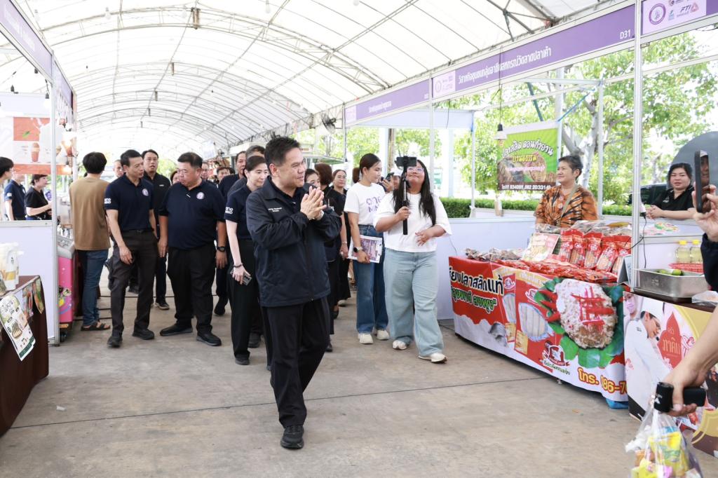 รมว.วราวุธ เปิด “อุตสาหกรรมแฟร์ @สุพรรณบุรี“ โชว์ศักยภาพการผลิต เพิ่มช่องทางตลาดเชิงรุก ทุบราคาโรงงาน บูรณาการผ่าน ONE MIND วางเป้าหมายกระจายรายได้ เชื่อมเศรษฐกิจท้องถิ่นไทยอย่างไร้รอยต่อ
