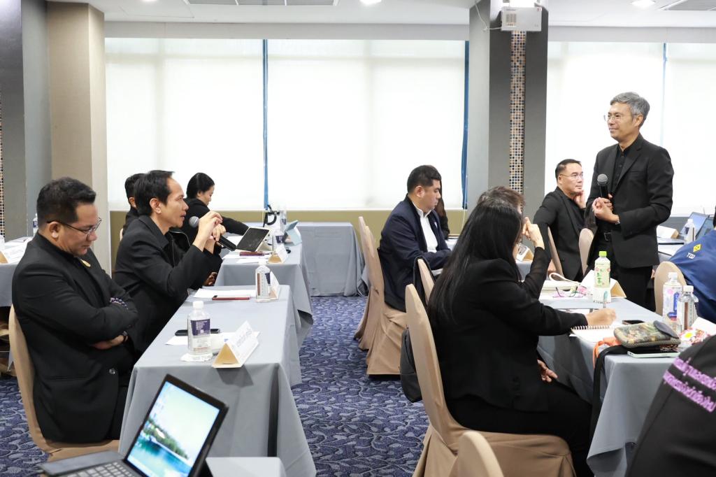 “อธิบดีณัฏฐิญา” มอบ “เลขาฯ วีระพล” ถ่ายทอดภารกิจ ดีพร้อม เชื่อมโยงการทำงาน สอจ. ชูโมเดลหนุนยกระดับศักยภาพ ผปก. ตอบโจทย์เศรษฐกิจเชิงพื้นที่