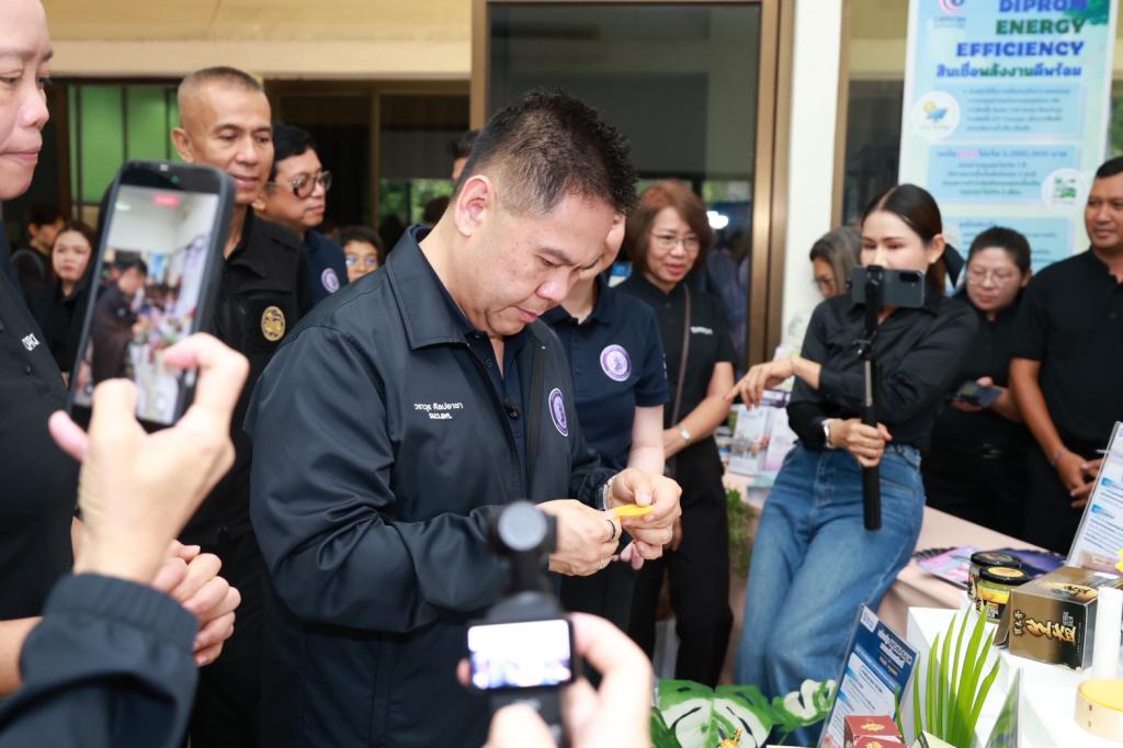 “วราวุธ” หนุน “DIPROM Community SkillUp” สร้างผู้ประกอบการรุ่นใหม่ ดันรายได้เพิ่ม เสริมความแข็งแกร่งให้เศรษฐกิจชุมชน ผ่านการต่อยอด เพิ่มมูลค่าวัตถุดิบในท้องถิ่น