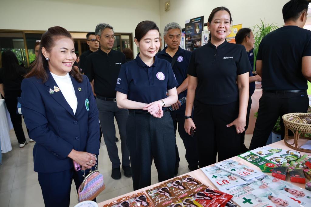 “วราวุธ” หนุน “DIPROM Community SkillUp” สร้างผู้ประกอบการรุ่นใหม่ ดันรายได้เพิ่ม เสริมความแข็งแกร่งให้เศรษฐกิจชุมชน ผ่านการต่อยอด เพิ่มมูลค่าวัตถุดิบในท้องถิ่น