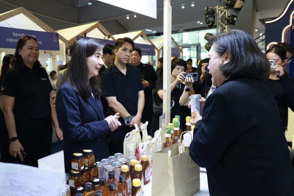 “อธิบดีณัฏฐิญา” ประกาศความสำเร็จ งาน "DIPROM Creative & Innovation 2026" ชูนวัตกรรม Generative AI ยกระดับ 50 ผลิตภัณฑ์ชุมชนสู่สากล คาดกระตุ้นมูลค่าเศรษฐกิจกว่า 30 ล้านบาท