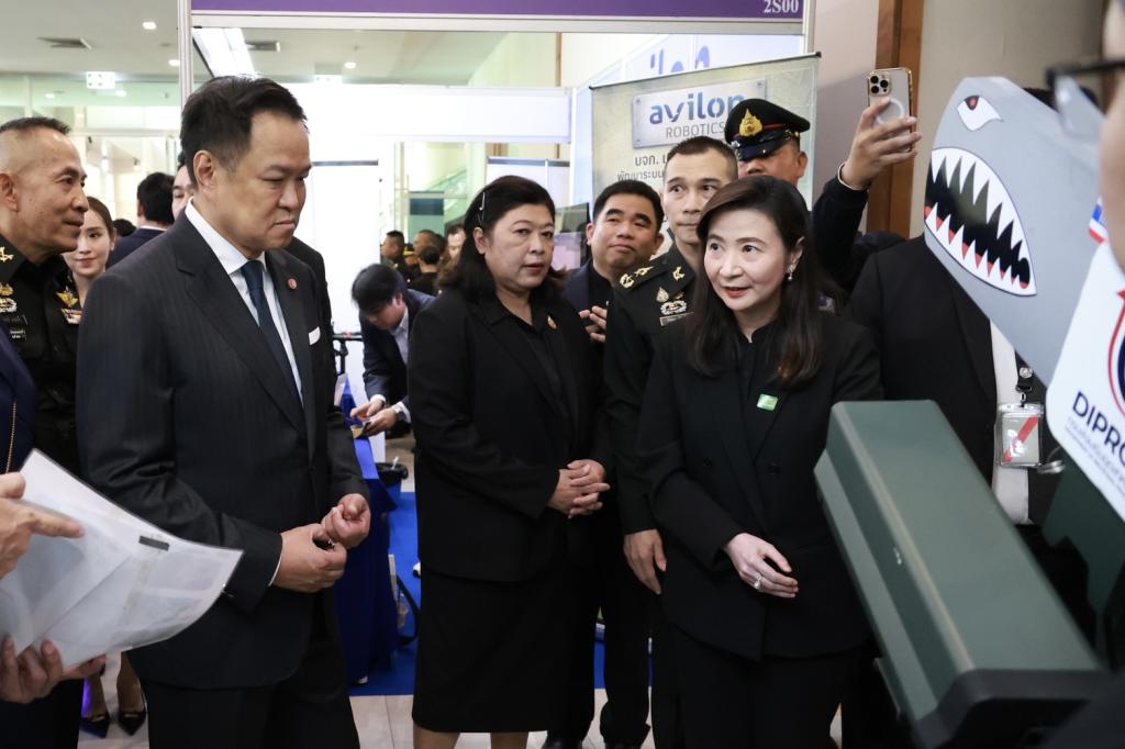 อก.- กห. - อว. ดัน “Defense Tech เมดอินไทยแลนด์” ขับเคลื่อน THAIDEF-EX 2026 เวทีแรก เชื่อม งานวิจัย สู่ ภาคการผลิต "ดีพร้อม" นำทัพรวมพลังผู้ประกอบการ หนุน อุตสาหกรรมป้องกันประเทศสู่ระดับสากล