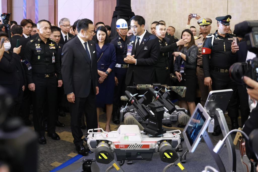 อก.- กห. - อว. ดัน “Defense Tech เมดอินไทยแลนด์” ขับเคลื่อน THAIDEF-EX 2026 เวทีแรก เชื่อม งานวิจัย สู่ ภาคการผลิต "ดีพร้อม" นำทัพรวมพลังผู้ประกอบการ หนุน อุตสาหกรรมป้องกันประเทศสู่ระดับสากล