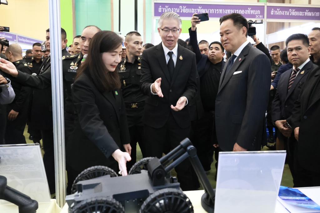 อก.- กห. - อว. ดัน “Defense Tech เมดอินไทยแลนด์” ขับเคลื่อน THAIDEF-EX 2026 เวทีแรก เชื่อม งานวิจัย สู่ ภาคการผลิต "ดีพร้อม" นำทัพรวมพลังผู้ประกอบการ หนุน อุตสาหกรรมป้องกันประเทศสู่ระดับสากล