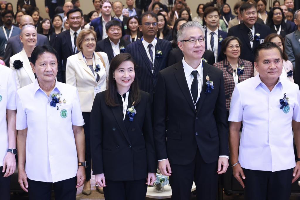 “นายกฯ อนุทิน” เปิดฉากยิ่งใหญ่!! "International Healthcare Week 2026" มหกรรมสุขภาพระดับเอเชีย พร้อมเยี่ยมชมบูธนิทรรศการผลงานผลิตภัณฑ์ทางการแพทย์ของ “ดีพร้อม”