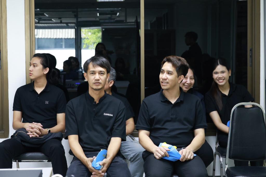 “ดีพร้อม” รวมพลังปรับภูมิทัศน์ เฉลิมพระเกียรติเนื่องในโอกาสมหามงคล 4 รอบ สมเด็จพระนางเจ้าฯ พระบรมราชินี