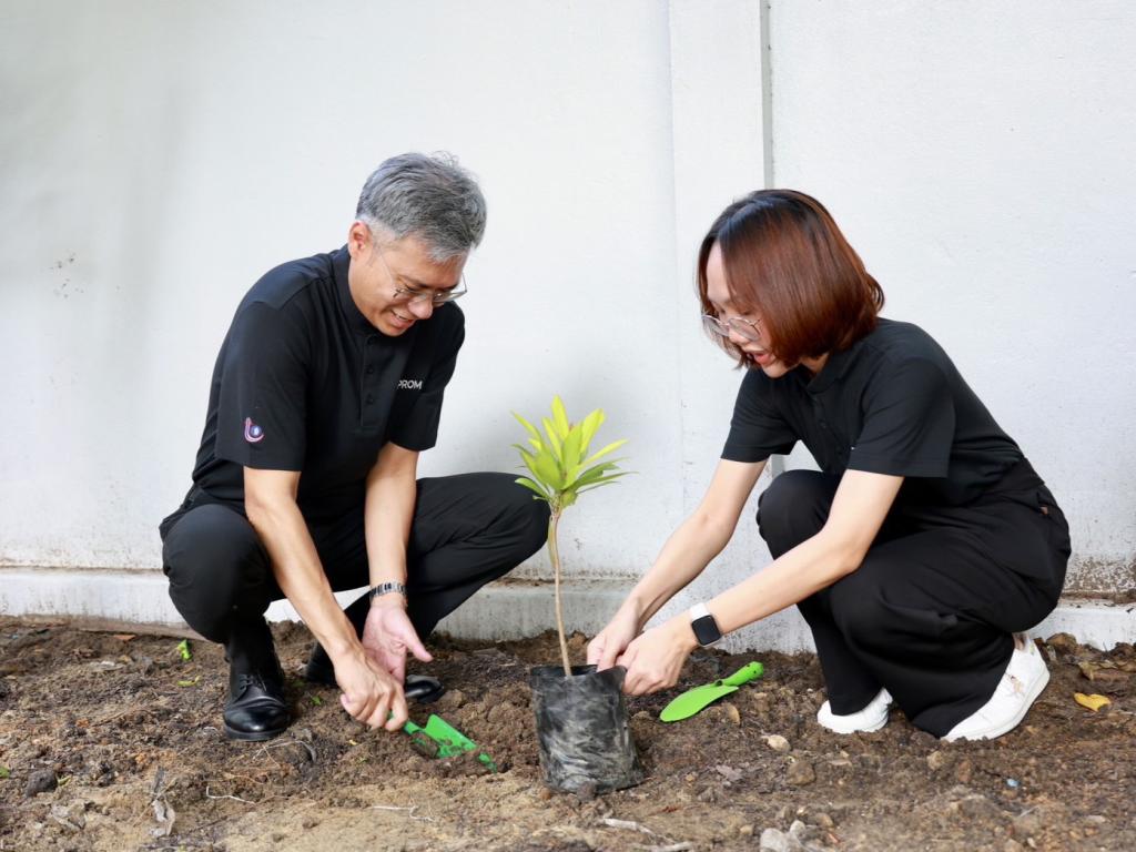 “ดีพร้อม” รวมพลังปรับภูมิทัศน์ เฉลิมพระเกียรติเนื่องในโอกาสมหามงคล 4 รอบ สมเด็จพระนางเจ้าฯ พระบรมราชินี