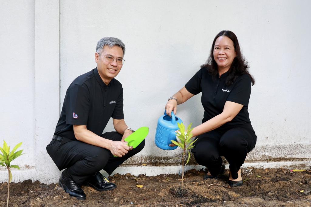 “ดีพร้อม” รวมพลังปรับภูมิทัศน์ เฉลิมพระเกียรติเนื่องในโอกาสมหามงคล 4 รอบ สมเด็จพระนางเจ้าฯ พระบรมราชินี