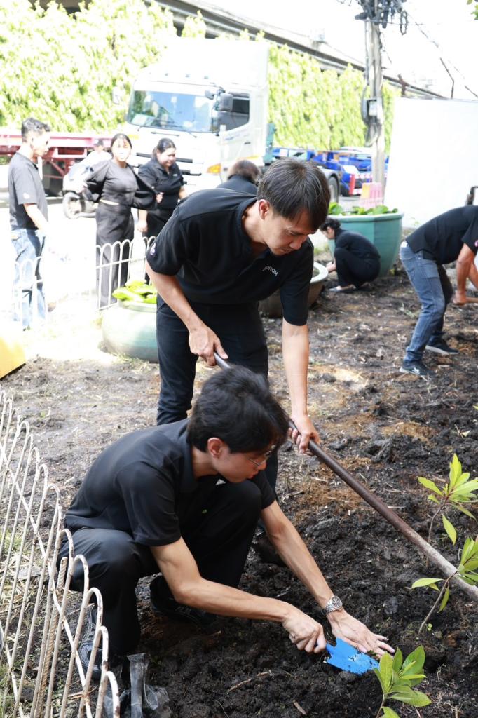“ดีพร้อม” รวมพลังปรับภูมิทัศน์ เฉลิมพระเกียรติเนื่องในโอกาสมหามงคล 4 รอบ สมเด็จพระนางเจ้าฯ พระบรมราชินี