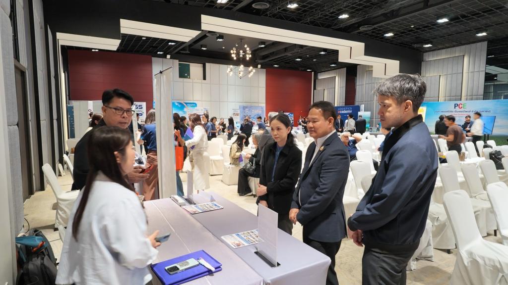“ดีพร้อม” เดินหน้าผลักดัน "Eco Move" ยกระดับ SME ไทย ใช้ขนส่งรักษ์โลก ลดก๊าซเรือนกระจกกว่า 345 ตันคาร์บอน สร้างมูลค่าเศรษฐกิจพุ่ง 37 ล้านบาท