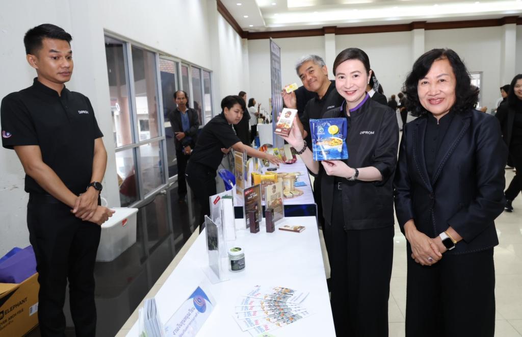 “อธิบดีณัฏฐิญา” ลุยเมืองชุมพร เดินตามนโยบาย ONE MIND ยกทัพดีพร้อม เสริมทักษะ เปลี่ยนวัตถุดิบในพื้นถิ่นเป็นรายได้ พร้อมแนะขายออนไลน์ ดันรายได้เพิ่ม เสริมแกร่งเศรษฐกิจชุมชน