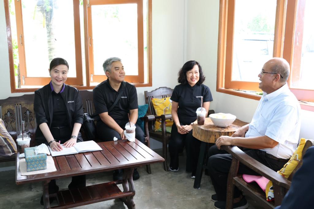 “อธิบดีณัฏฐิญา” บินตรง ลงเมืองชุมพร เยี่ยมวิสาหกิจชุมชน ผู้ประกอบการที่ผ่านบ่มเพาะจากดีพร้อม ตอกย้ำความแข็งแกร่งของเศรษฐกิจฐานราก เพิ่มมูลค่าสินค้าเกษตรไทยสู่ความยั่งยืน