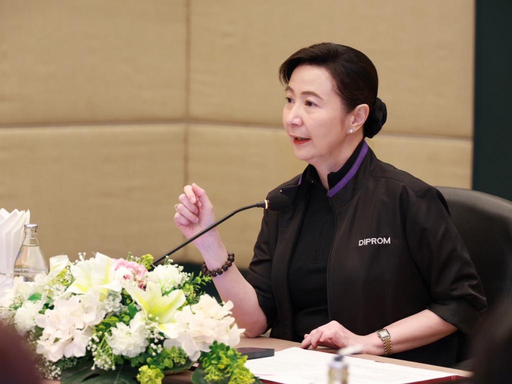 “อธิบดีณัฏฐิญา” นำทีมดีพร้อม ล่องใต้เปิดเวทีรับฟังความคิดเห็นฯ ภาครัฐ-เอกชน พร้อมเดินหน้าแก้เกมเชิงพื้นที่สู่การยกระดับ ผู้ประกอบการไทย ด้วยพลังทุกภาคส่วนอย่างเต็มสูบ