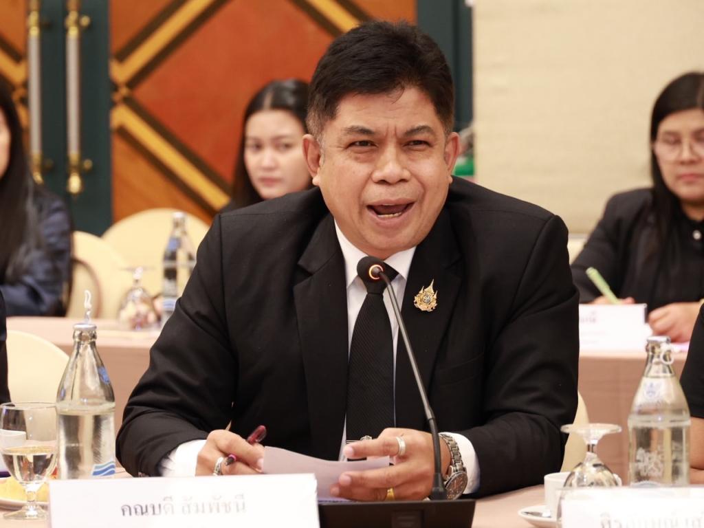 “อธิบดีณัฏฐิญา” นำทีมดีพร้อม ล่องใต้เปิดเวทีรับฟังความคิดเห็นฯ ภาครัฐ-เอกชน พร้อมเดินหน้าแก้เกมเชิงพื้นที่สู่การยกระดับ ผู้ประกอบการไทย ด้วยพลังทุกภาคส่วนอย่างเต็มสูบ