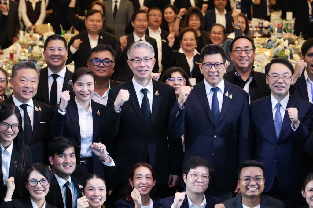 “ดีพร้อม“ ดัน DIPROM FLEXI : เปลี่ยนนโยบายเป็นโอกาสทางธุรกิจ สานต่อ “MSME Plus” ขานรับ “ดร.เอกนิติ” ต่อยอดวาระสมุดปกน้ำเงิน ชง “ปลัดณัฐพล” ชู 4S Growth Pathway มอบดีพร้อมเดินหน้า ขับเคลื่อนผู้ประกอบการรายย่อยและรายเล็กในทุกมิติ