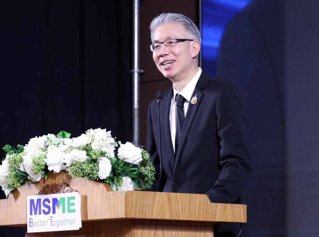 “ดีพร้อม“ ดัน DIPROM FLEXI : เปลี่ยนนโยบายเป็นโอกาสทางธุรกิจ สานต่อ “MSME Plus” ขานรับ “ดร.เอกนิติ” ต่อยอดวาระสมุดปกน้ำเงิน ชง “ปลัดณัฐพล” ชู 4S Growth Pathway มอบดีพร้อมเดินหน้า ขับเคลื่อนผู้ประกอบการรายย่อยและรายเล็กในทุกมิติ