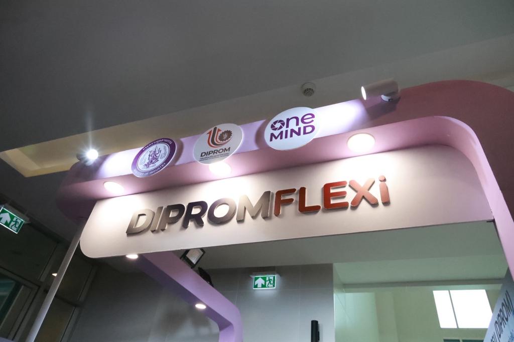 “ดีพร้อม“ ดัน DIPROM FLEXI : เปลี่ยนนโยบายเป็นโอกาสทางธุรกิจ สานต่อ “MSME Plus” ขานรับ “ดร.เอกนิติ” ต่อยอดวาระสมุดปกน้ำเงิน ชง “ปลัดณัฐพล” ชู 4S Growth Pathway มอบดีพร้อมเดินหน้า ขับเคลื่อนผู้ประกอบการรายย่อยและรายเล็กในทุกมิติ