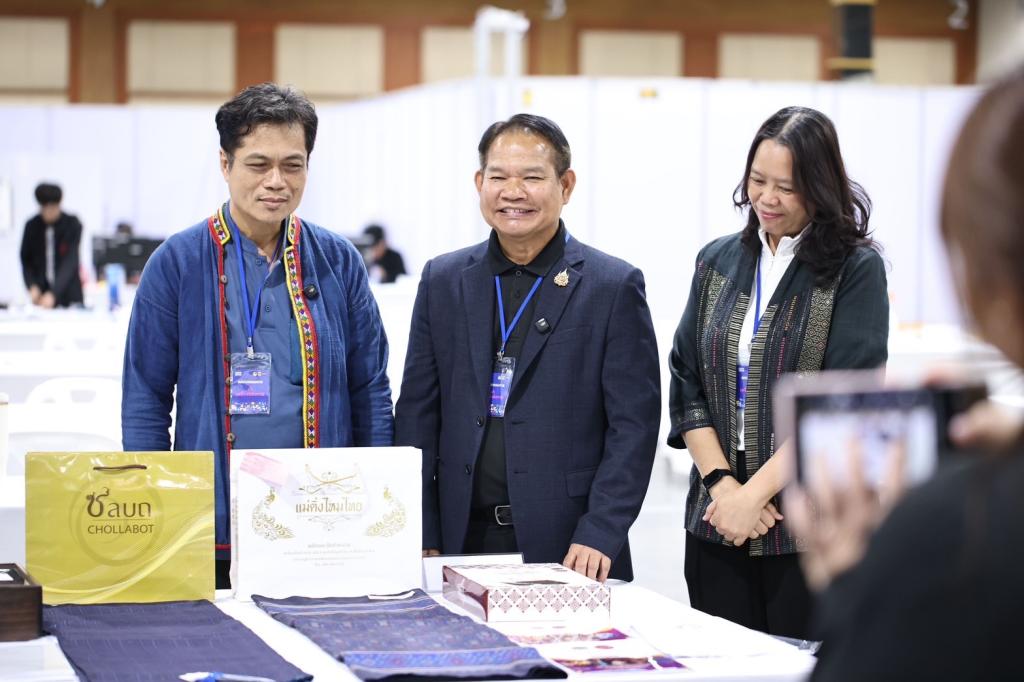 “ดีพร้อม” ชวนเกาะติดการคัดสรรสุดยอด OTOP ปี 69 ประเภทผ้า เครื่องแต่งกาย ยอดสมัครพุ่งทะลุ 6,800 ผลิตภัณฑ์ ย้ำประเมินเข้มตามมาตรฐานสากล