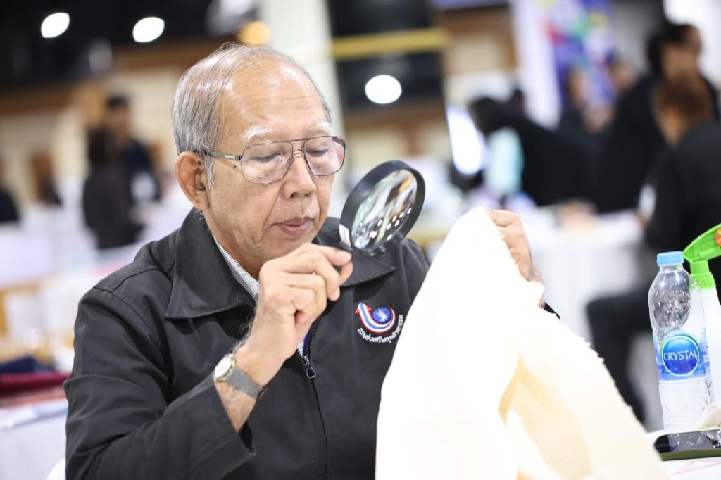 “ดีพร้อม” ชวนเกาะติดการคัดสรรสุดยอด OTOP ปี 69 ประเภทผ้า เครื่องแต่งกาย ยอดสมัครพุ่งทะลุ 6,800 ผลิตภัณฑ์ ย้ำประเมินเข้มตามมาตรฐานสากล