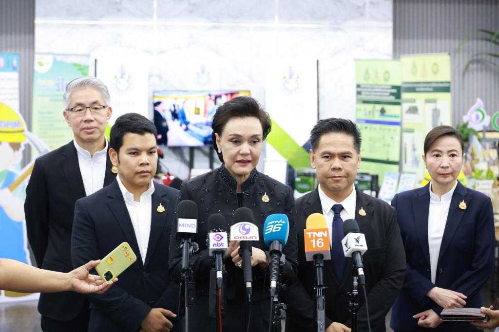 “อธิบดีณัฏฐิญา” พร้อมผู้บริหารดีพร้อม ร่วมต้อนรับ “รนม.ศุภจี” พร้อมรับมอบนโยบาย ปลุกอุตสาหกรรมไทยรับโลกใหม่ ดัน Made in Thailand ชูไบโอเอเนอร์จี เซมิคอนดักเตอร์-โฟโตนิกส์ พร้อมทบทวนกฎหมาย ปรับดัชนีสะท้อนเศรษฐกิจจริง เผยปลาย ส.ค. เตรียมเจรจาภาษีสหรัฐฯ