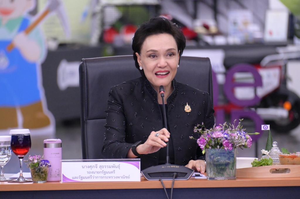 “อธิบดีณัฏฐิญา” พร้อมผู้บริหารดีพร้อม ร่วมต้อนรับ “รนม.ศุภจี” พร้อมรับมอบนโยบาย ปลุกอุตสาหกรรมไทยรับโลกใหม่ ดัน Made in Thailand ชูไบโอเอเนอร์จี เซมิคอนดักเตอร์-โฟโตนิกส์ พร้อมทบทวนกฎหมาย ปรับดัชนีสะท้อนเศรษฐกิจจริง เผยปลาย ส.ค. เตรียมเจรจาภาษีสหรัฐฯ