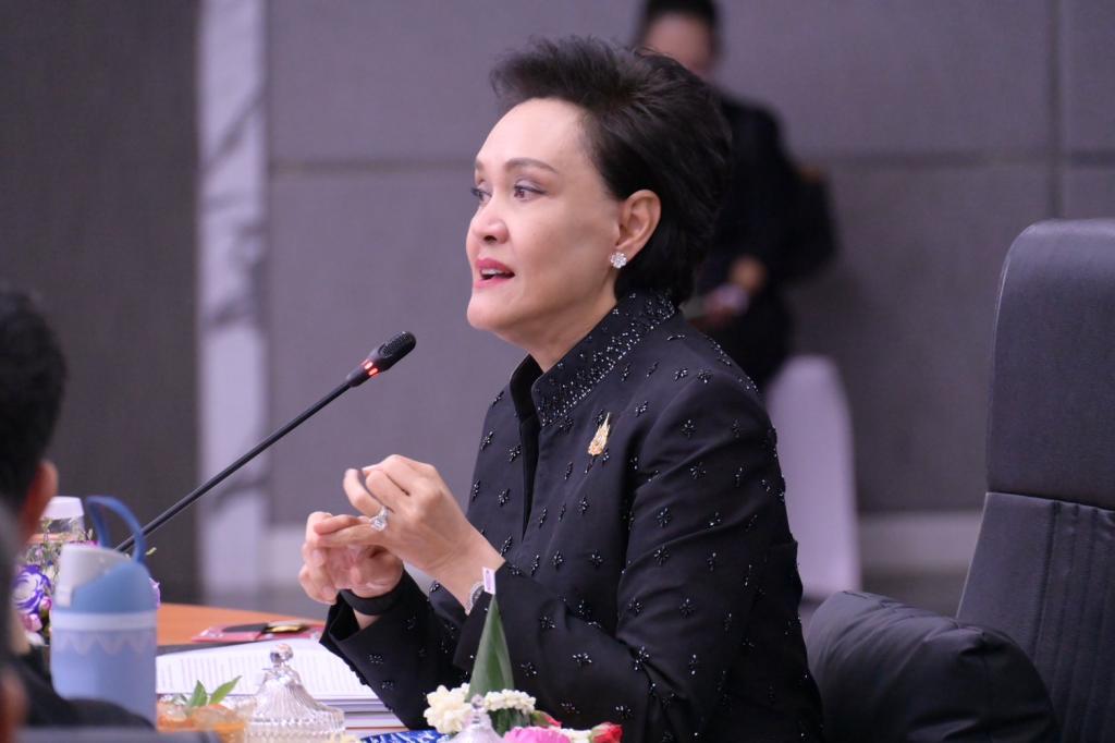 “อธิบดีณัฏฐิญา” พร้อมผู้บริหารดีพร้อม ร่วมต้อนรับ “รนม.ศุภจี” พร้อมรับมอบนโยบาย ปลุกอุตสาหกรรมไทยรับโลกใหม่ ดัน Made in Thailand ชูไบโอเอเนอร์จี เซมิคอนดักเตอร์-โฟโตนิกส์ พร้อมทบทวนกฎหมาย ปรับดัชนีสะท้อนเศรษฐกิจจริง เผยปลาย ส.ค. เตรียมเจรจาภาษีสหรัฐฯ