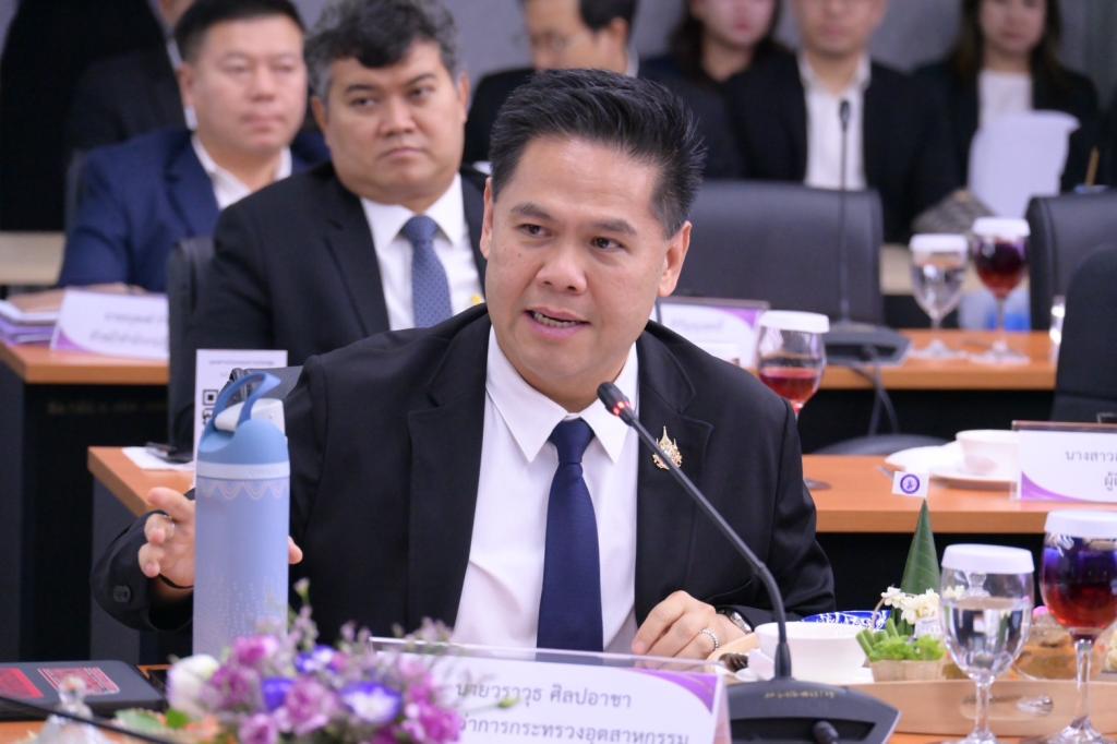 “อธิบดีณัฏฐิญา” พร้อมผู้บริหารดีพร้อม ร่วมต้อนรับ “รนม.ศุภจี” พร้อมรับมอบนโยบาย ปลุกอุตสาหกรรมไทยรับโลกใหม่ ดัน Made in Thailand ชูไบโอเอเนอร์จี เซมิคอนดักเตอร์-โฟโตนิกส์ พร้อมทบทวนกฎหมาย ปรับดัชนีสะท้อนเศรษฐกิจจริง เผยปลาย ส.ค. เตรียมเจรจาภาษีสหรัฐฯ