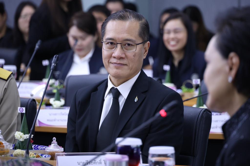 “อธิบดีณัฏฐิญา” พร้อมผู้บริหารดีพร้อม ร่วมต้อนรับ “รนม.ศุภจี” พร้อมรับมอบนโยบาย ปลุกอุตสาหกรรมไทยรับโลกใหม่ ดัน Made in Thailand ชูไบโอเอเนอร์จี เซมิคอนดักเตอร์-โฟโตนิกส์ พร้อมทบทวนกฎหมาย ปรับดัชนีสะท้อนเศรษฐกิจจริง เผยปลาย ส.ค. เตรียมเจรจาภาษีสหรัฐฯ