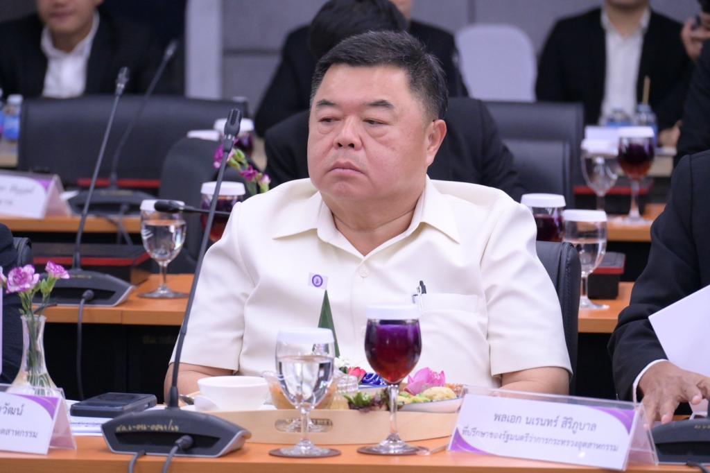 “อธิบดีณัฏฐิญา” พร้อมผู้บริหารดีพร้อม ร่วมต้อนรับ “รนม.ศุภจี” พร้อมรับมอบนโยบาย ปลุกอุตสาหกรรมไทยรับโลกใหม่ ดัน Made in Thailand ชูไบโอเอเนอร์จี เซมิคอนดักเตอร์-โฟโตนิกส์ พร้อมทบทวนกฎหมาย ปรับดัชนีสะท้อนเศรษฐกิจจริง เผยปลาย ส.ค. เตรียมเจรจาภาษีสหรัฐฯ
