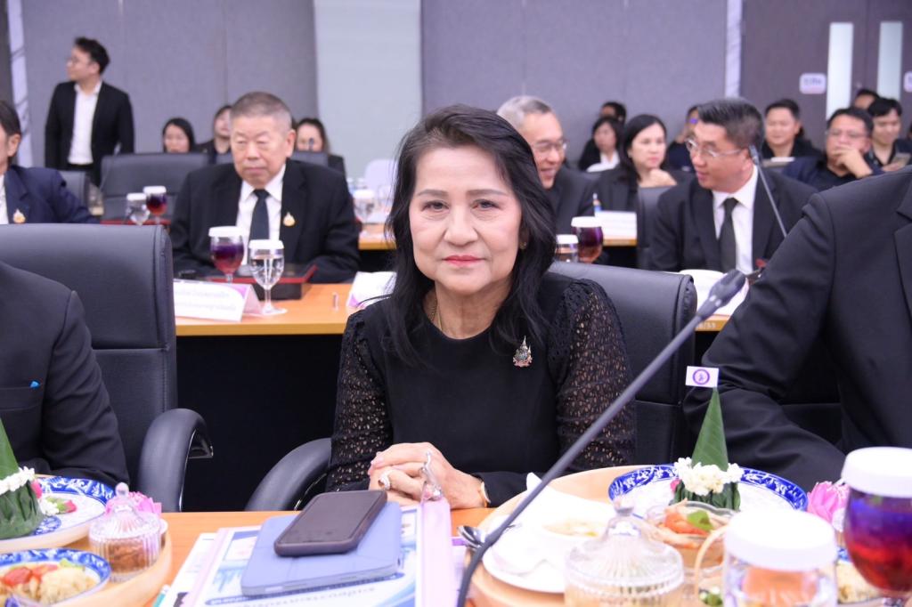 “อธิบดีณัฏฐิญา” พร้อมผู้บริหารดีพร้อม ร่วมต้อนรับ “รนม.ศุภจี” พร้อมรับมอบนโยบาย ปลุกอุตสาหกรรมไทยรับโลกใหม่ ดัน Made in Thailand ชูไบโอเอเนอร์จี เซมิคอนดักเตอร์-โฟโตนิกส์ พร้อมทบทวนกฎหมาย ปรับดัชนีสะท้อนเศรษฐกิจจริง เผยปลาย ส.ค. เตรียมเจรจาภาษีสหรัฐฯ