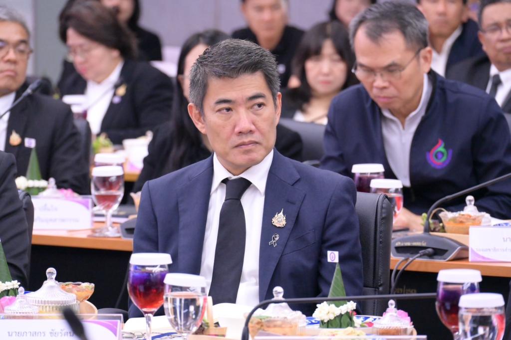 “อธิบดีณัฏฐิญา” พร้อมผู้บริหารดีพร้อม ร่วมต้อนรับ “รนม.ศุภจี” พร้อมรับมอบนโยบาย ปลุกอุตสาหกรรมไทยรับโลกใหม่ ดัน Made in Thailand ชูไบโอเอเนอร์จี เซมิคอนดักเตอร์-โฟโตนิกส์ พร้อมทบทวนกฎหมาย ปรับดัชนีสะท้อนเศรษฐกิจจริง เผยปลาย ส.ค. เตรียมเจรจาภาษีสหรัฐฯ