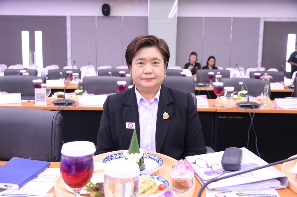 “อธิบดีณัฏฐิญา” พร้อมผู้บริหารดีพร้อม ร่วมต้อนรับ “รนม.ศุภจี” พร้อมรับมอบนโยบาย ปลุกอุตสาหกรรมไทยรับโลกใหม่ ดัน Made in Thailand ชูไบโอเอเนอร์จี เซมิคอนดักเตอร์-โฟโตนิกส์ พร้อมทบทวนกฎหมาย ปรับดัชนีสะท้อนเศรษฐกิจจริง เผยปลาย ส.ค. เตรียมเจรจาภาษีสหรัฐฯ