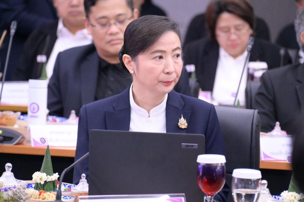 “อธิบดีณัฏฐิญา” พร้อมผู้บริหารดีพร้อม ร่วมต้อนรับ “รนม.ศุภจี” พร้อมรับมอบนโยบาย ปลุกอุตสาหกรรมไทยรับโลกใหม่ ดัน Made in Thailand ชูไบโอเอเนอร์จี เซมิคอนดักเตอร์-โฟโตนิกส์ พร้อมทบทวนกฎหมาย ปรับดัชนีสะท้อนเศรษฐกิจจริง เผยปลาย ส.ค. เตรียมเจรจาภาษีสหรัฐฯ