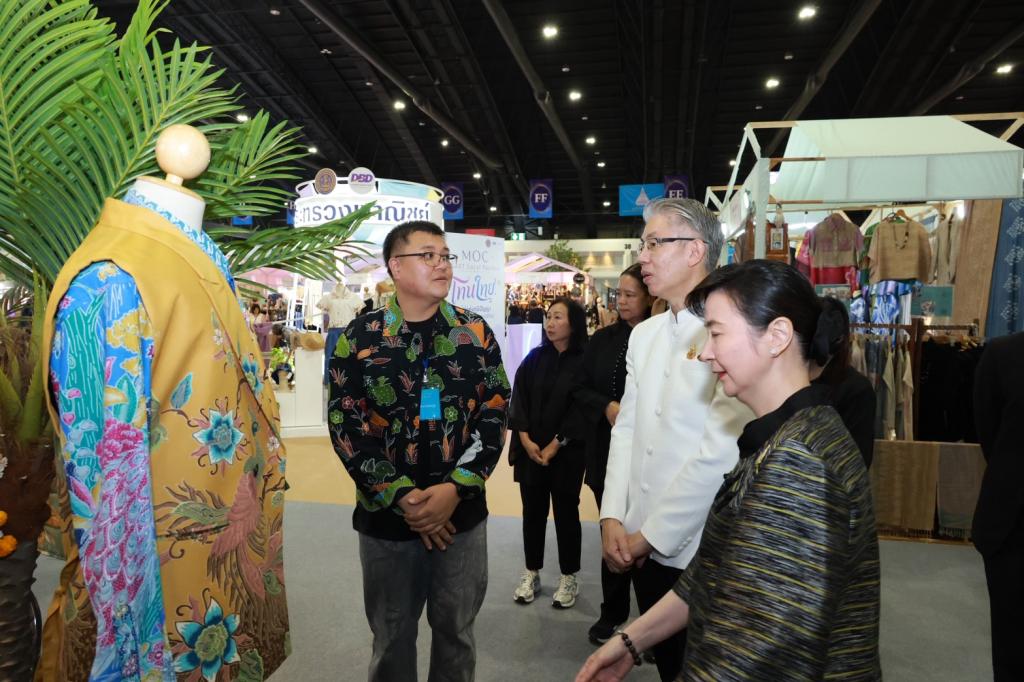 “นายกฯ อนุทิน“ คิกออฟ เปิดงาน OTOP 2569 พร้อม “รนม.ศุภจี” เยี่ยมชมบูธแสดงสินค้าและนิทรรศการ “DIPROM Pavilion”  ในพิธีเปิดงาน “ศิลปาชีพ ประทีปไทย OTOP 2569”