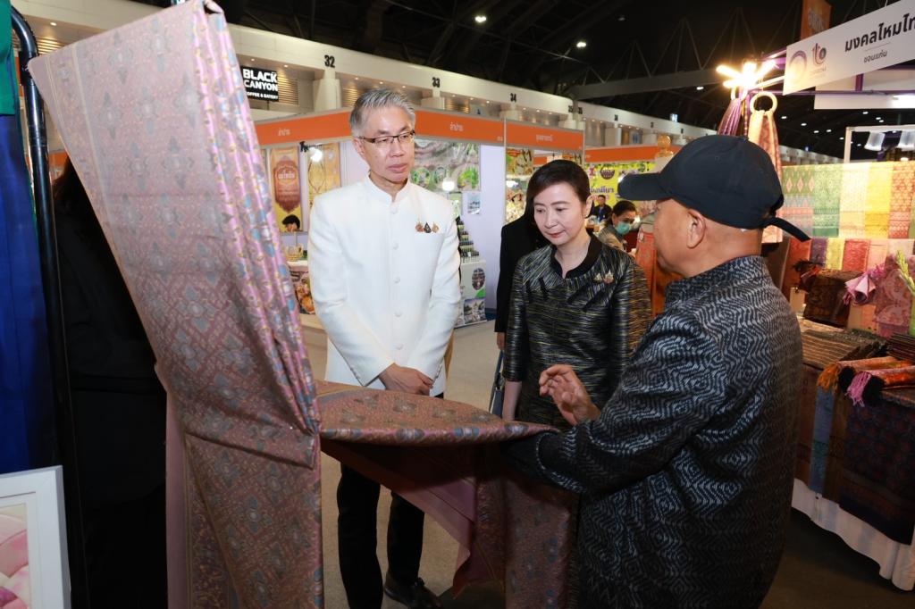 “นายกฯ อนุทิน“ คิกออฟ เปิดงาน OTOP 2569 พร้อม “รนม.ศุภจี” เยี่ยมชมบูธแสดงสินค้าและนิทรรศการ “DIPROM Pavilion”  ในพิธีเปิดงาน “ศิลปาชีพ ประทีปไทย OTOP 2569”
