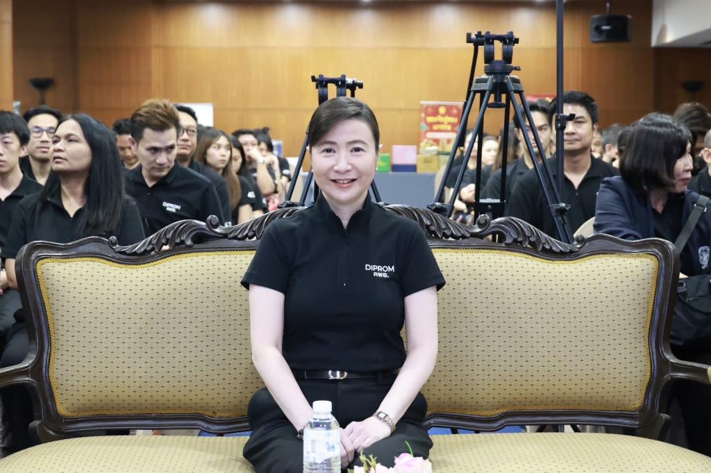 “อธิบดีณัฏฐิญา” มอบวุฒิบัตร “ดีพร้อม คพอ. ภาคกลาง-ตะวันออก” ปั้น 84 ผู้บริหารยุคใหม่ ชูกลยุทธ์ตลาดนำการผลิต ผสานพลังเครือข่ายขับเคลื่อนเศรษฐกิจไทย