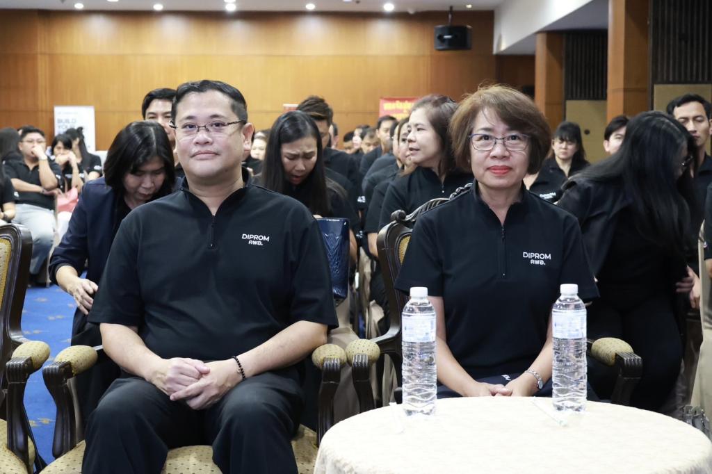 “อธิบดีณัฏฐิญา” มอบวุฒิบัตร “ดีพร้อม คพอ. ภาคกลาง-ตะวันออก” ปั้น 84 ผู้บริหารยุคใหม่ ชูกลยุทธ์ตลาดนำการผลิต ผสานพลังเครือข่ายขับเคลื่อนเศรษฐกิจไทย