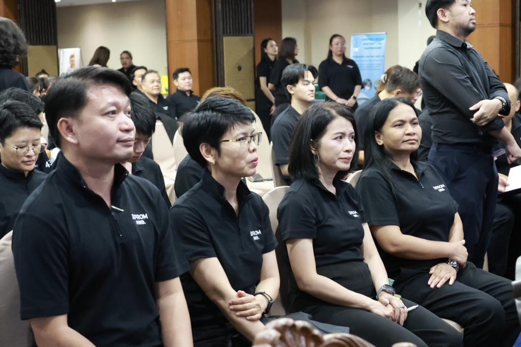 “อธิบดีณัฏฐิญา” มอบวุฒิบัตร “ดีพร้อม คพอ. ภาคกลาง-ตะวันออก” ปั้น 84 ผู้บริหารยุคใหม่ ชูกลยุทธ์ตลาดนำการผลิต ผสานพลังเครือข่ายขับเคลื่อนเศรษฐกิจไทย