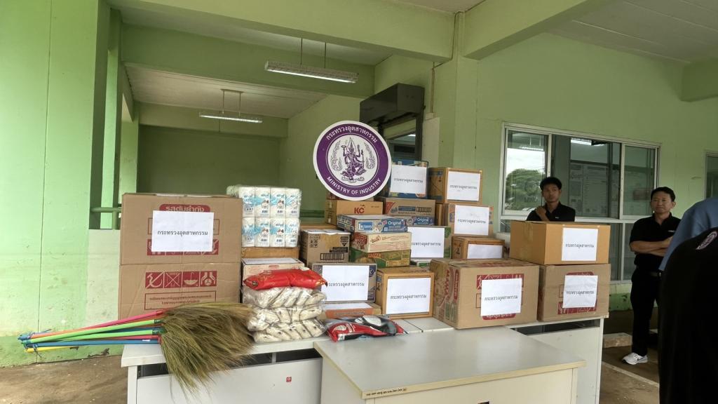 ปลัดณัฐพล สั่งการเร่งระดมสิ่งของช่วยผู้ประสบอุทกภัยภาคเหนือ จัดตั้ง “ศูนย์อุตสาหกรรมรวมใจ” ณ ศภ.2 จ.พิษณุโลก และ DIPROM MICE CENTER ศว. จ.ลำปาง กระจายความช่วยเหลือถึงพื้นที่ทันที