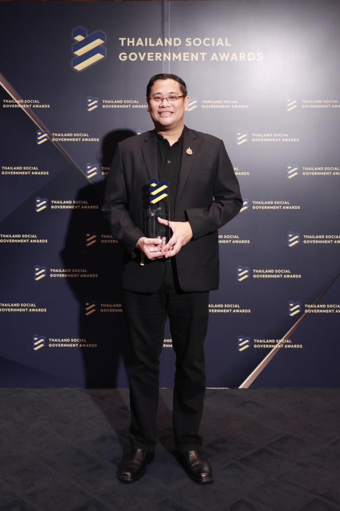 “ดีพร้อม” คว้ารางวัล “Outstanding Governmant Entity on Social Media” ตอกย้ำพลังสื่อสารภาครัฐ สร้างความเชื่อมั่นประชาชน