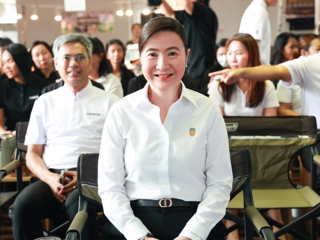 “ดีพร้อม” เปิด Green Mart 2026 “รมว.วราวุธ” พร้อมผู้บริหาร ร่วมชมตลาด สนับสนุนสินค้าไทย เชื่อม “การพัฒนา” สู่ “ตลาด” ดัน SMEs–วิสาหกิจชุมชนโตอย่างยั่งยืน