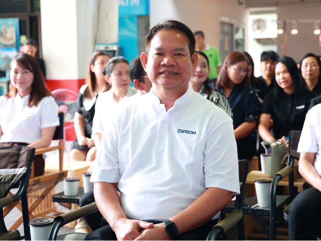 “ดีพร้อม” เปิด Green Mart 2026 “รมว.วราวุธ” พร้อมผู้บริหาร ร่วมชมตลาด สนับสนุนสินค้าไทย เชื่อม “การพัฒนา” สู่ “ตลาด” ดัน SMEs–วิสาหกิจชุมชนโตอย่างยั่งยืน