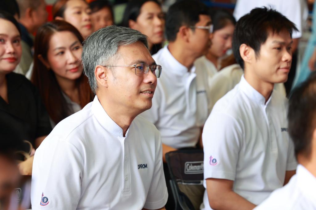 “ดีพร้อม” เปิด Green Mart 2026 “รมว.วราวุธ” พร้อมผู้บริหาร ร่วมชมตลาด สนับสนุนสินค้าไทย เชื่อม “การพัฒนา” สู่ “ตลาด” ดัน SMEs–วิสาหกิจชุมชนโตอย่างยั่งยืน