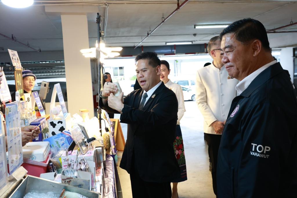 “ดีพร้อม” เปิด Green Mart 2026 “รมว.วราวุธ” พร้อมผู้บริหาร ร่วมชมตลาด สนับสนุนสินค้าไทย เชื่อม “การพัฒนา” สู่ “ตลาด” ดัน SMEs–วิสาหกิจชุมชนโตอย่างยั่งยืน